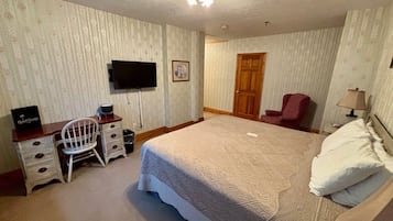 Deluxe Room, 1 King Bed | Free WiFi, bed sheets