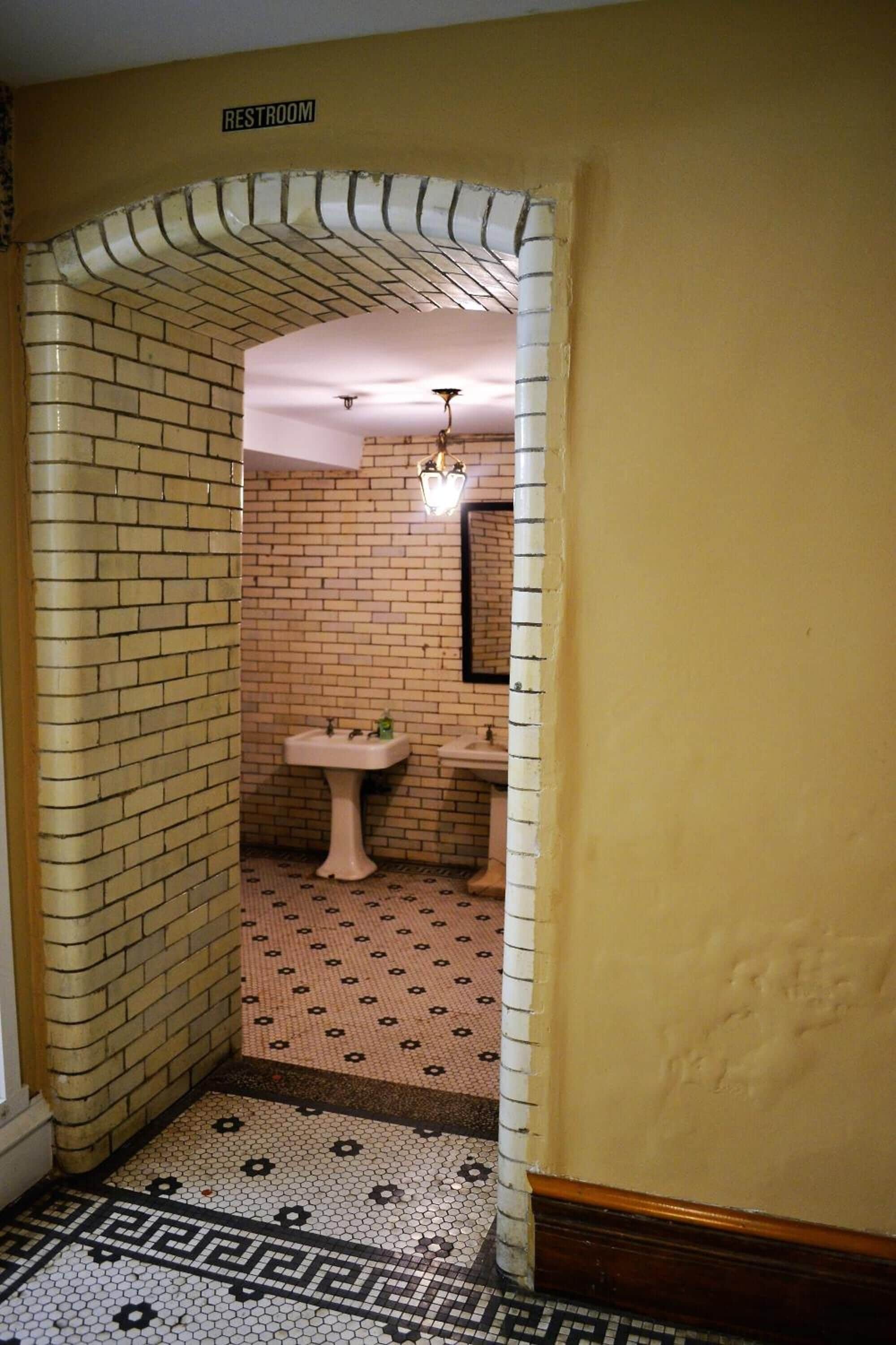 combined shower/bathtub, free toiletries, hair dryer, towels