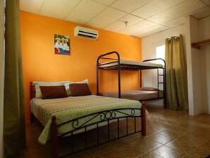 Chambre Familiale | Draps fournis, accès pour personnes à mobilité réduite