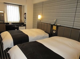 Premium bedding, down comforters, in-room safe, desk