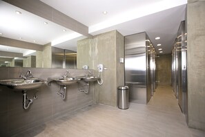 ตู้นิรภัยในห้องพัก, ห้องเก็บเสียง, เตารีด/โต๊ะรีดผ้า, Wi-Fi ฟรี