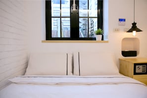 Standard Double Room, 1 Double Bed | In-room safe, soundproofing, iron/ironing board, free WiFi - York Design Hotel (Taipei)