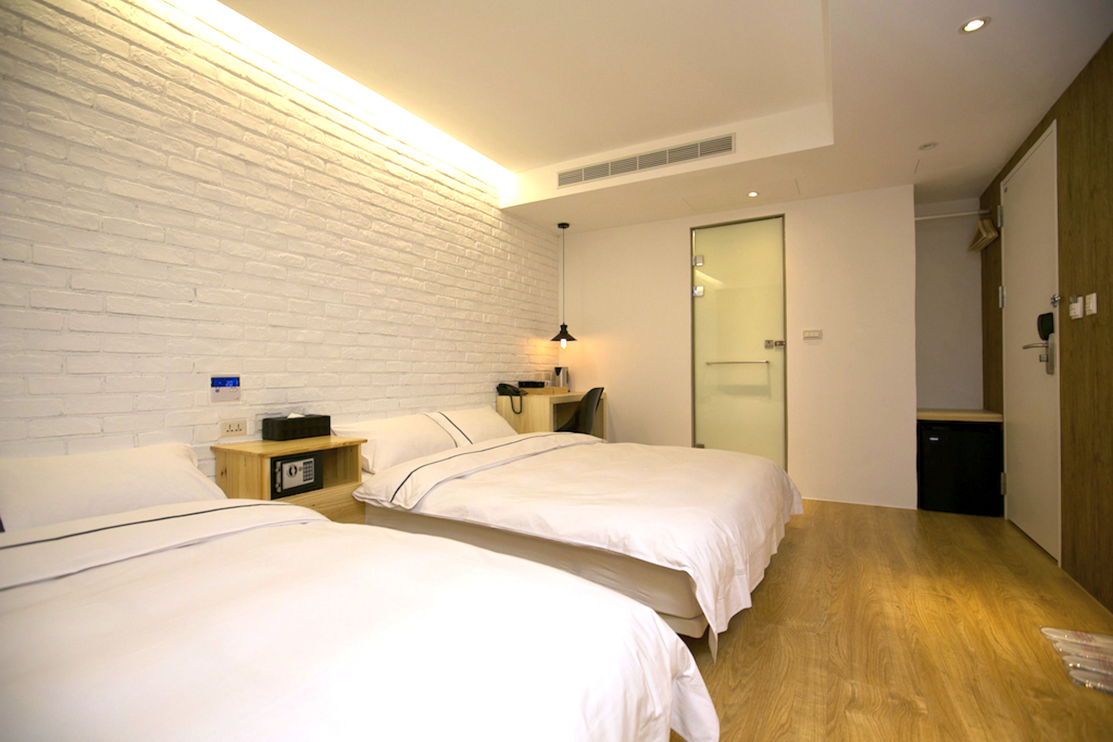 北欧温馨4人房 | 浴室 | 免费洗浴用品、吹风机、拖鞋、毛巾