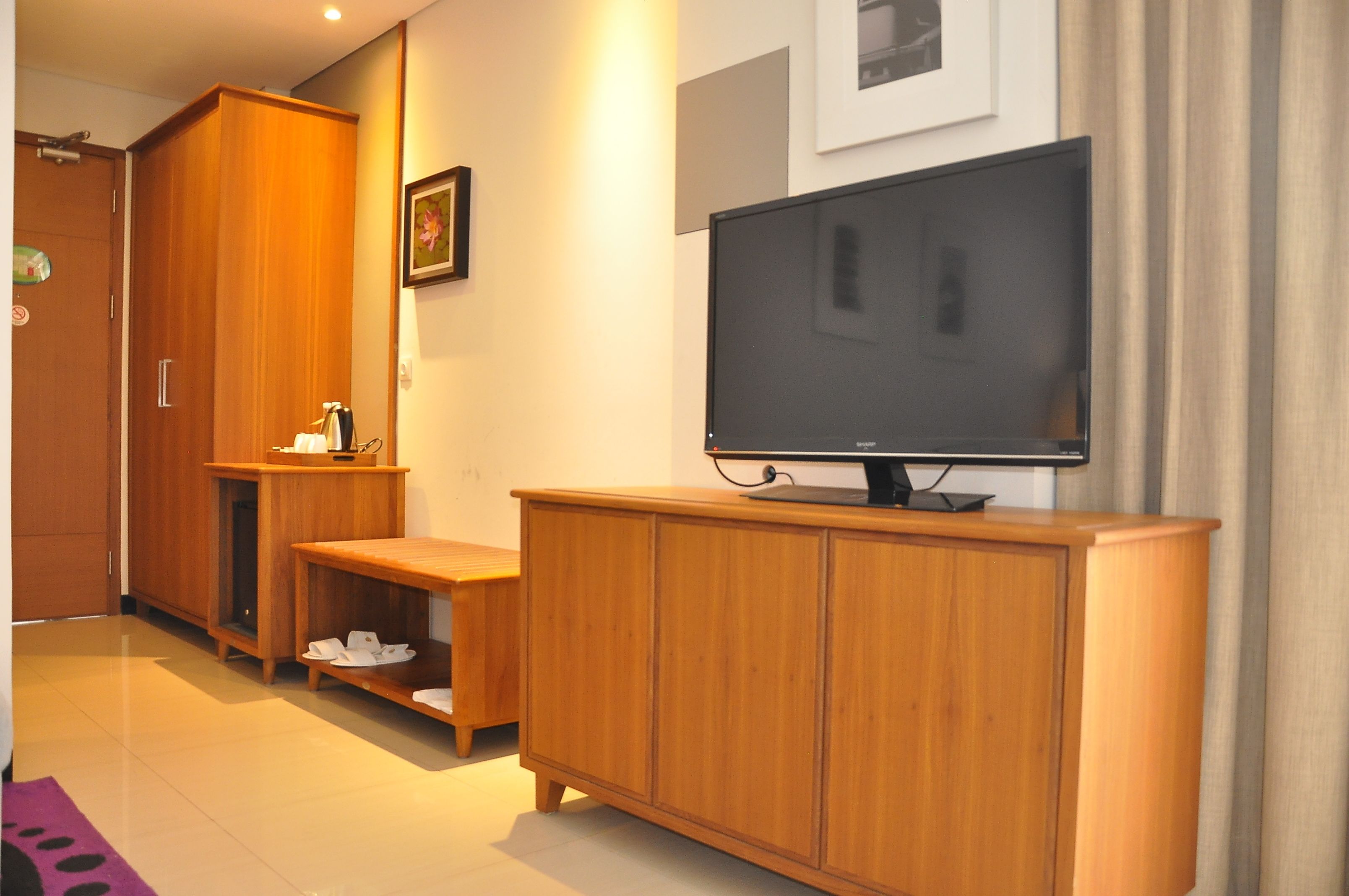 deluxe room | in-room safe, desk, laptop workspace, free wifi