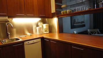 Monolocale Basic | Cucina privata | Frigorifero, microonde, macchina per tè/caffè, bollitore elettrico