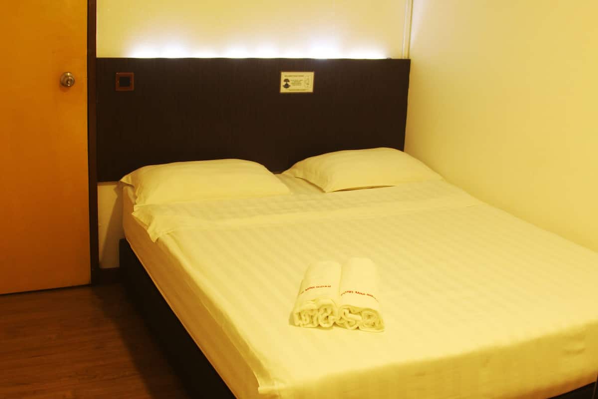 Standard Room | Meja, Wi-fi percuma
