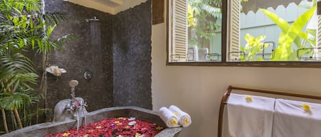 Executive-Villa, 1 Schlafzimmer, Poolblick | Komfortbadewanne