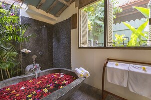 Executive Villa, 1 Bedroom, Pool View | Deep soaking bathtub