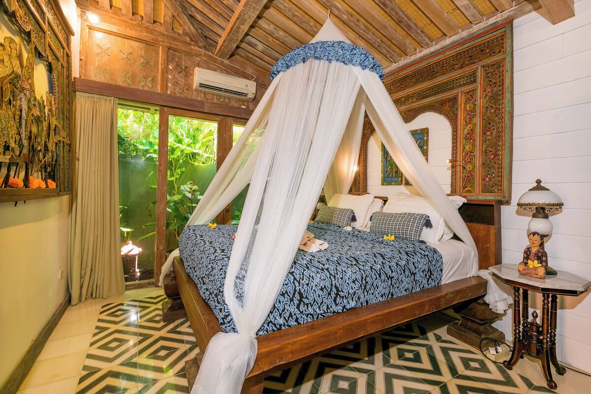 Vila Eksekutif, 1 kamar tidur, pemandangan kolam renang | Minibar, brankas, meja kerja, dan Wi-Fi gratis