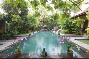 Útilaug, sólstólar