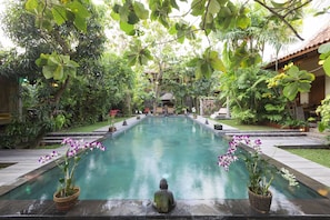 Outdoor pool, sun loungers - Kampung Kecil (Denpasar)