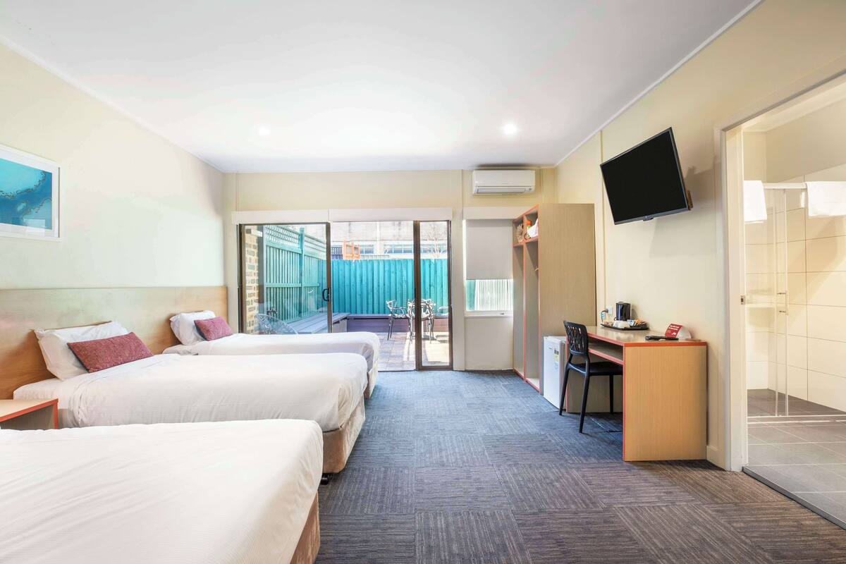 studio family  | desk, iron/ironing board, free wifi, bed sheets