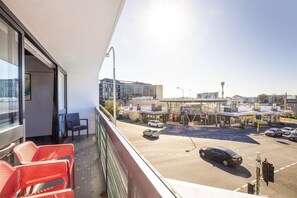 Appartamento, 2 camere da letto | Una scrivania, ferro/asse da stiro, Wi-Fi gratuito, lenzuola