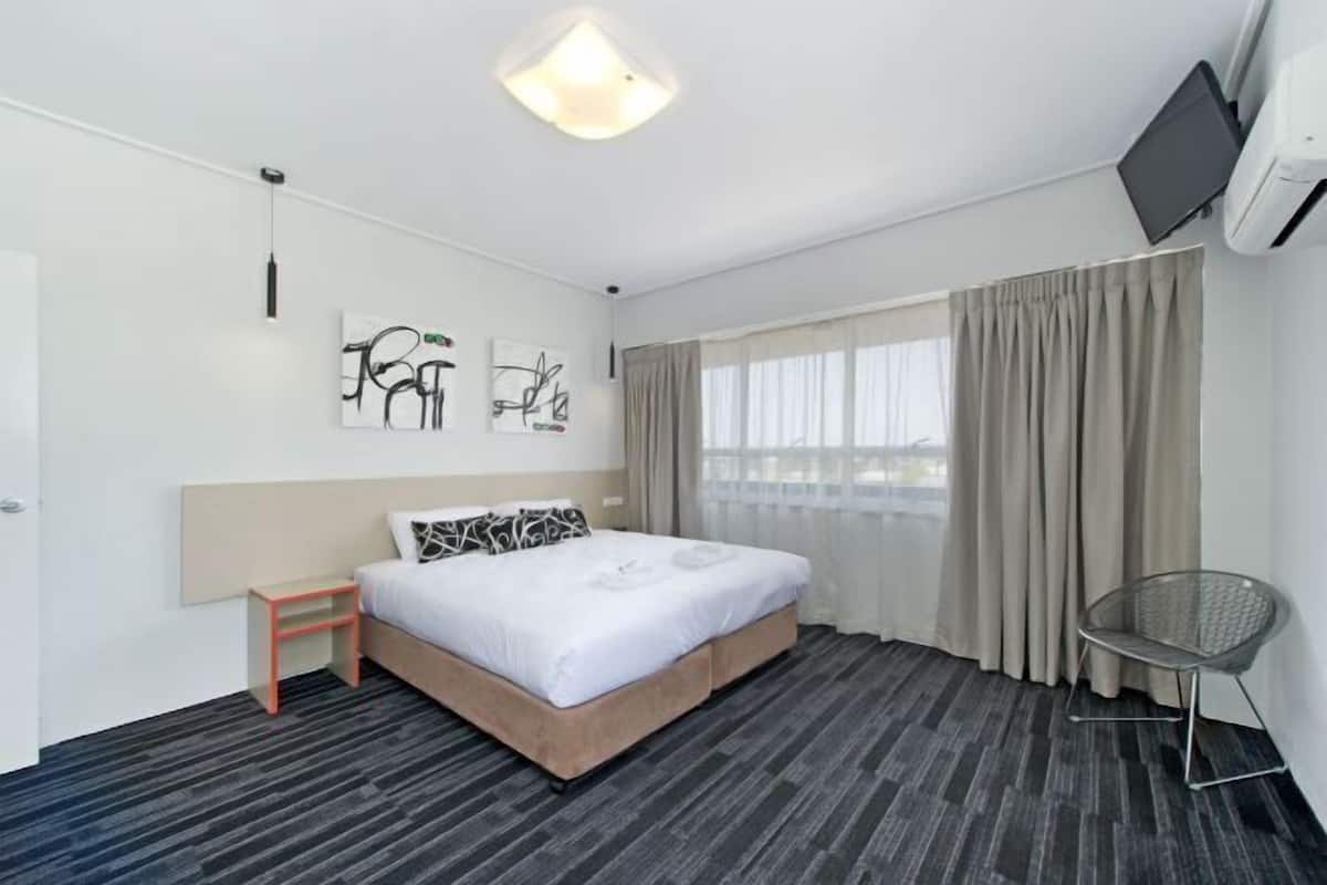 Desk, iron/ironing board, free WiFi, bed sheets