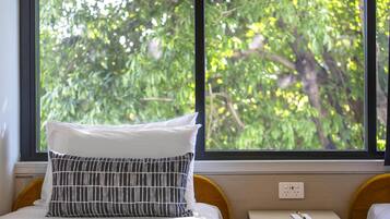 Apartamento, 2 habitaciones | Escritorio, tabla de planchar con plancha, wifi gratis y ropa de cama