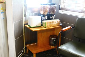 Breakfast area - Plan A Hostel (Seoul)