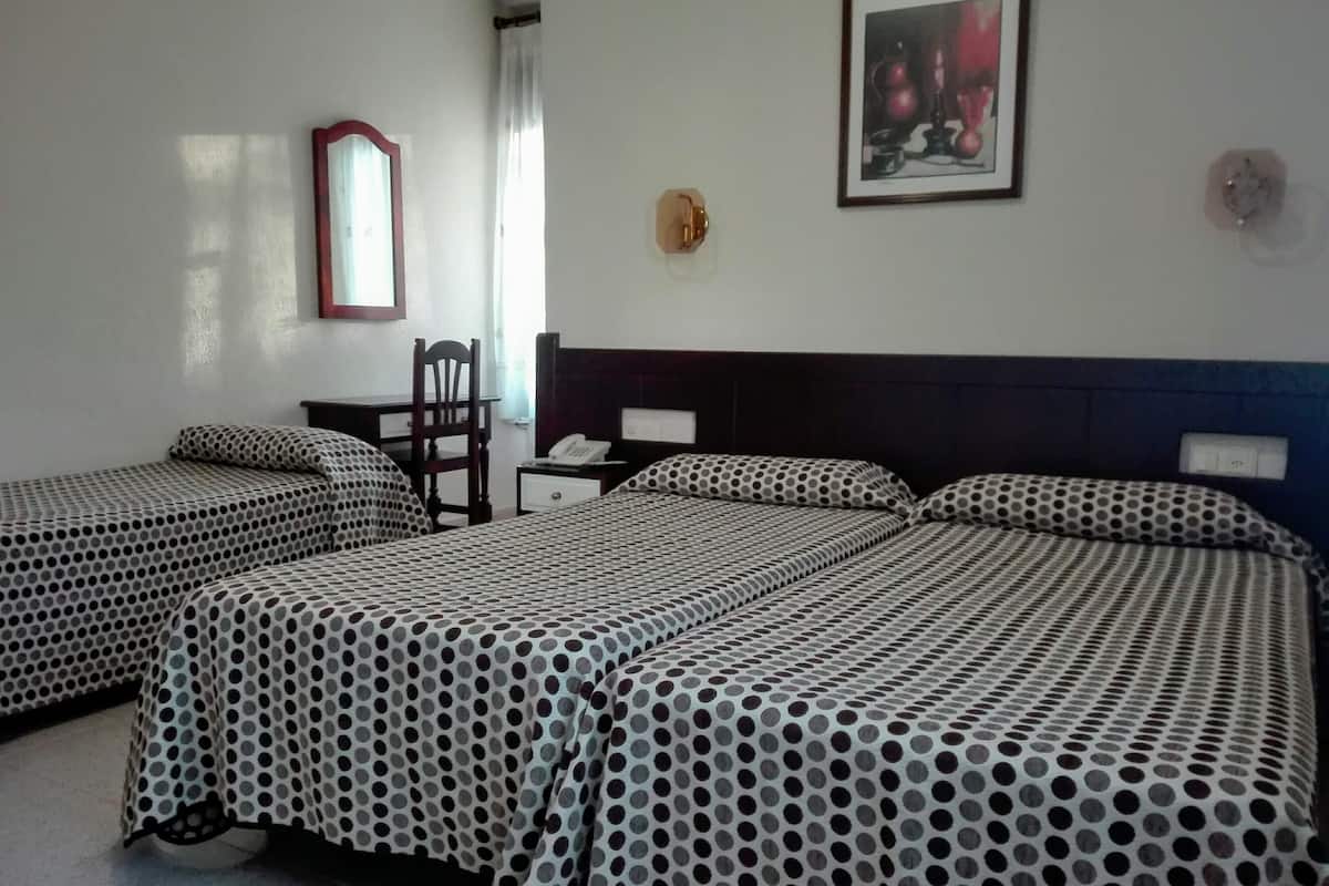 Escritorio, camas plegables/adicionales, wifi gratis y ropa de cama