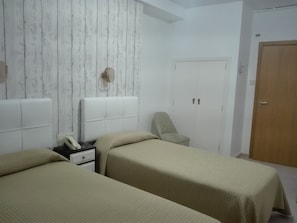 書桌、折疊床/加床、免費無線上網、床單