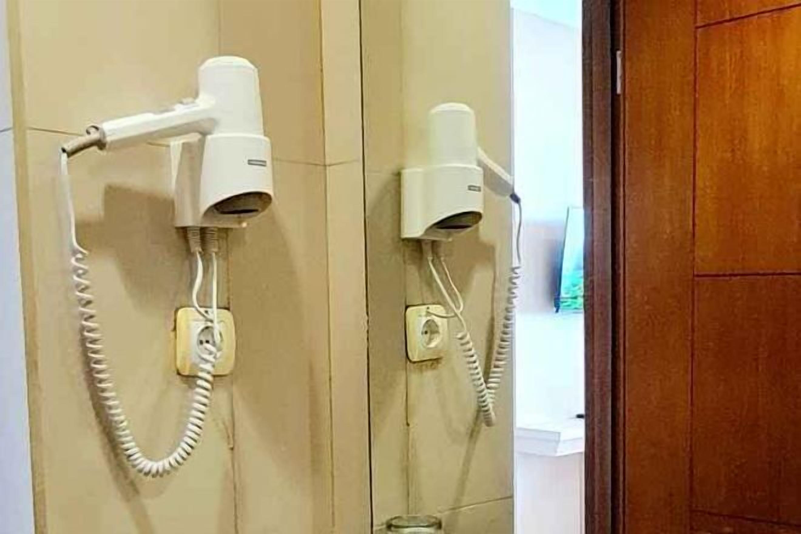 Bathroom | Shower, free toiletries, hair dryer, slippers