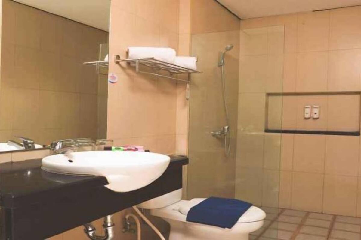Bathroom | Shower, free toiletries, hair dryer, slippers
