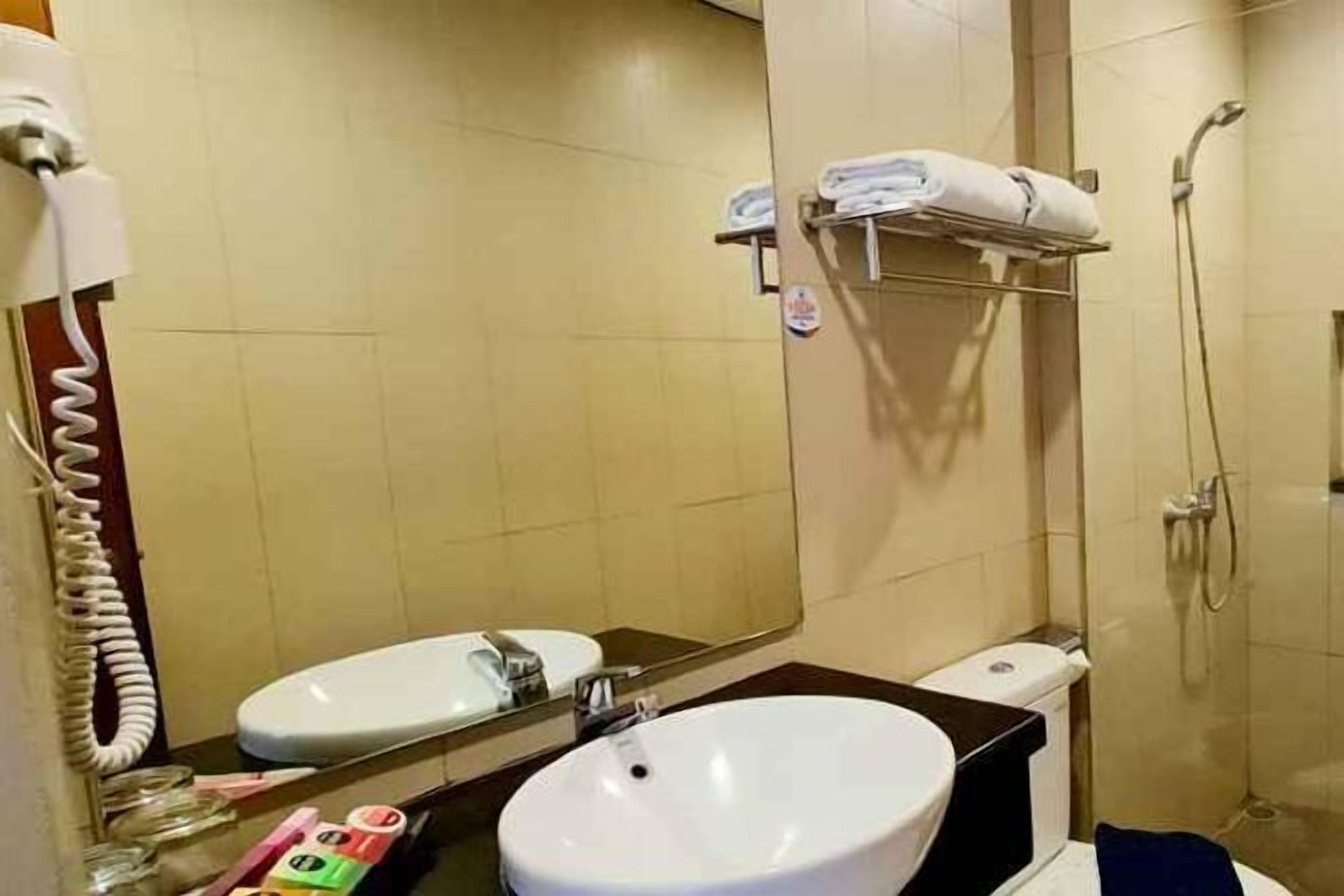 Bathroom | Shower, free toiletries, hair dryer, slippers