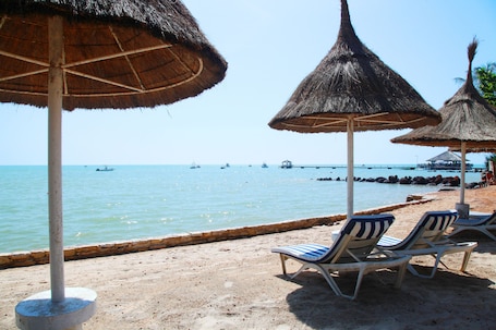 Plage privée. Hôtel Les Bougainvillées Saly Sénégal