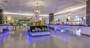 3 restaurantes; se sirve desayuno, almuerzo y cena