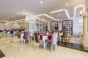 3 개의 레스토랑, 아침 식사, 점심 식사, 저녁 식사 제공(이탈리아 요리)