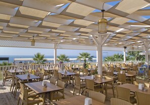 3 restauranter, frokost, lunsj og middag serveres, italienske retter