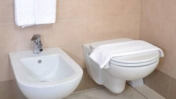 Standard Double Room | Bathroom