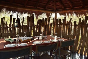 Dining room - Quatermain's 1920's Safari Camp - Amakhala Game Reserve (Paterson)