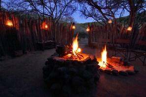 Dining - Quatermain's 1920's Safari Camp - Amakhala Game Reserve (Paterson)