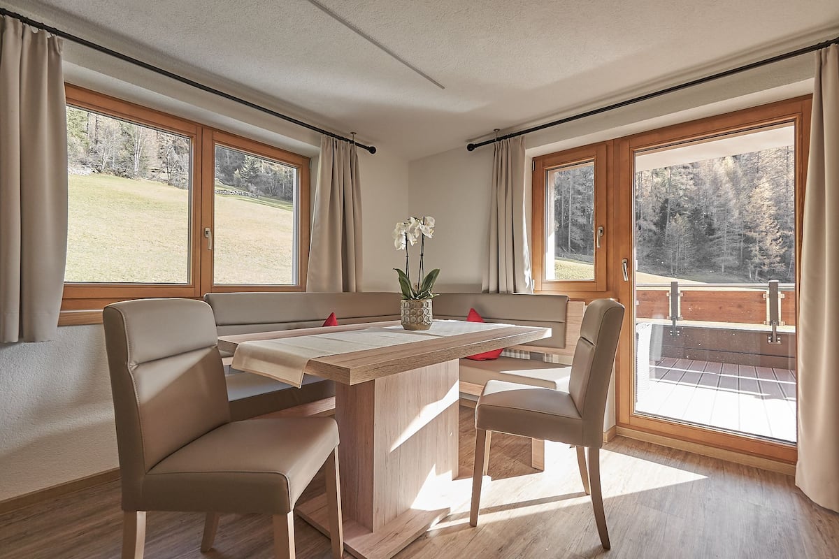 Appartamento, 1 camera da letto, patio, vista montagna | Pasti in camera