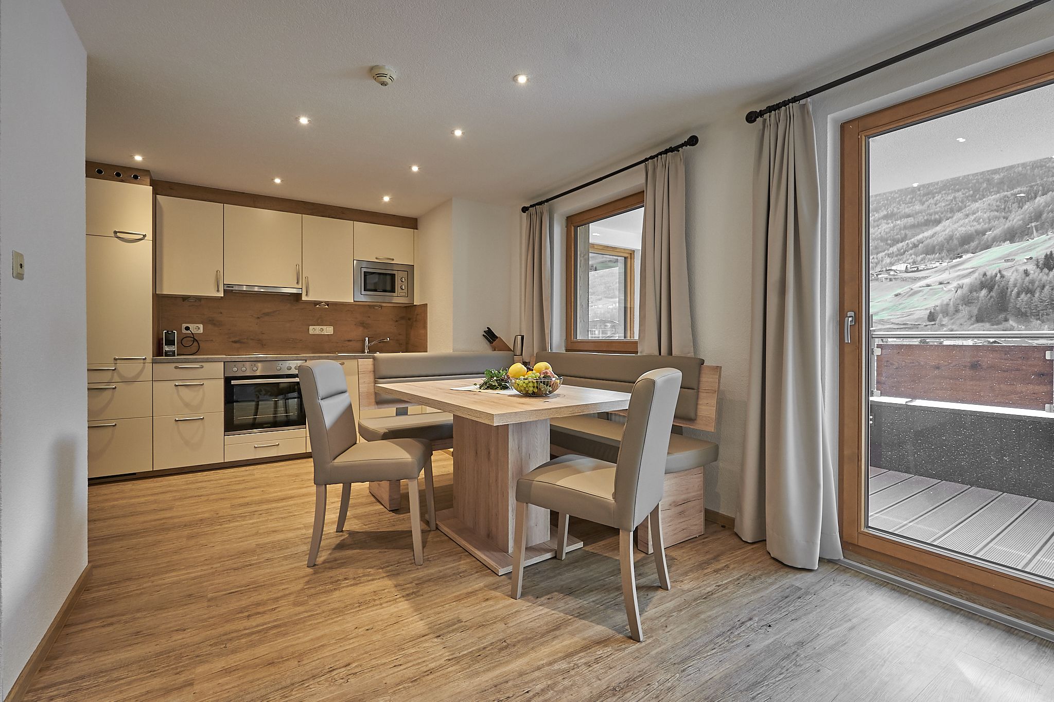 Apartment, 1 Bedroom, Terrace, Mountain View | In-room dining