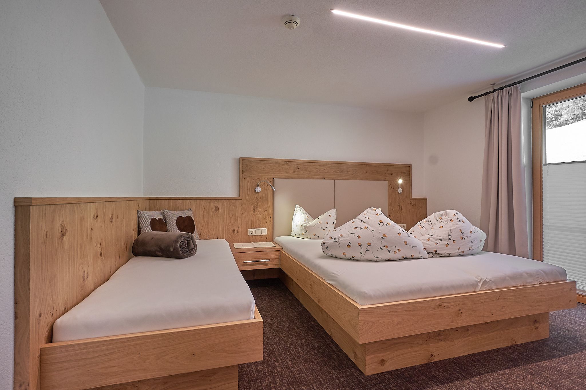 in-room safe, desk, free wifi, bed sheets