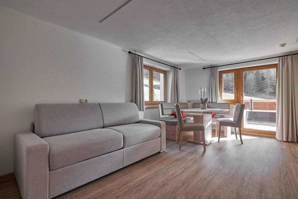 80-cm flat-screen tv with cable channels