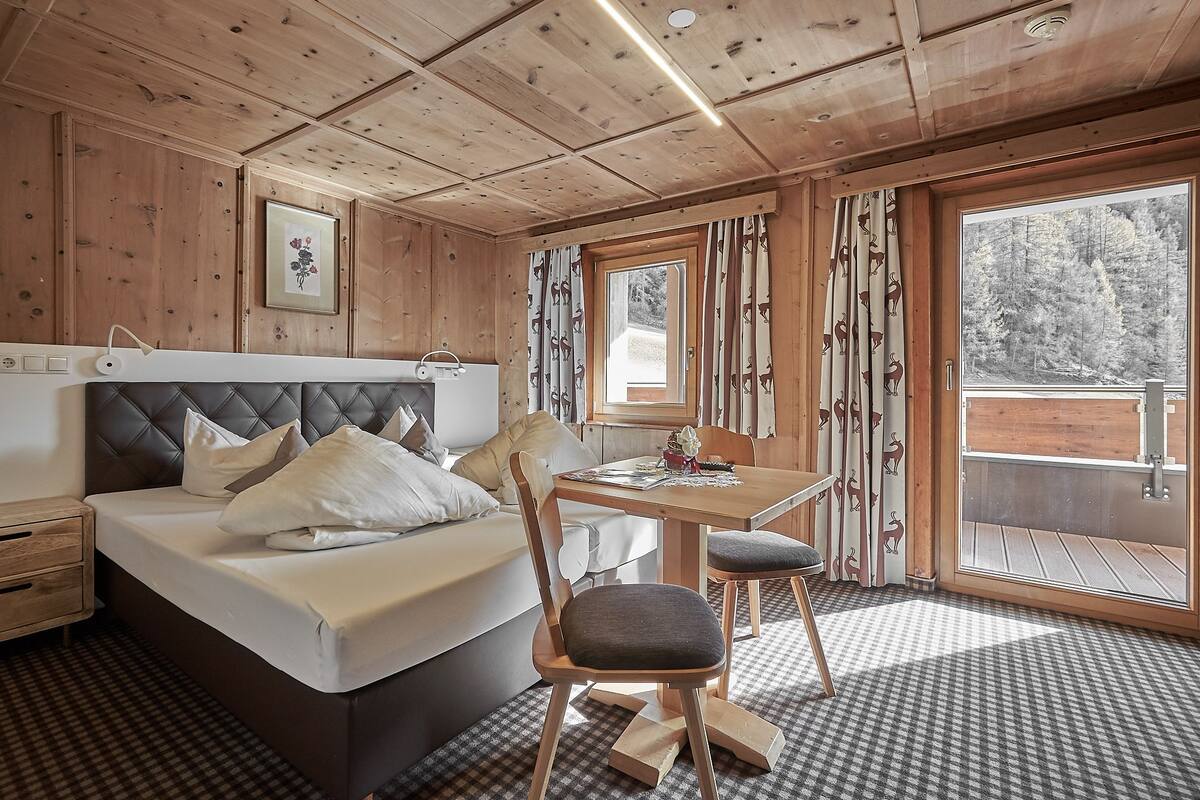 In-room safe, desk, free WiFi, bed sheets