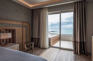 Deluxe Room Sea view | Frigobar (abastecido com itens grátis), cofres nos quartos