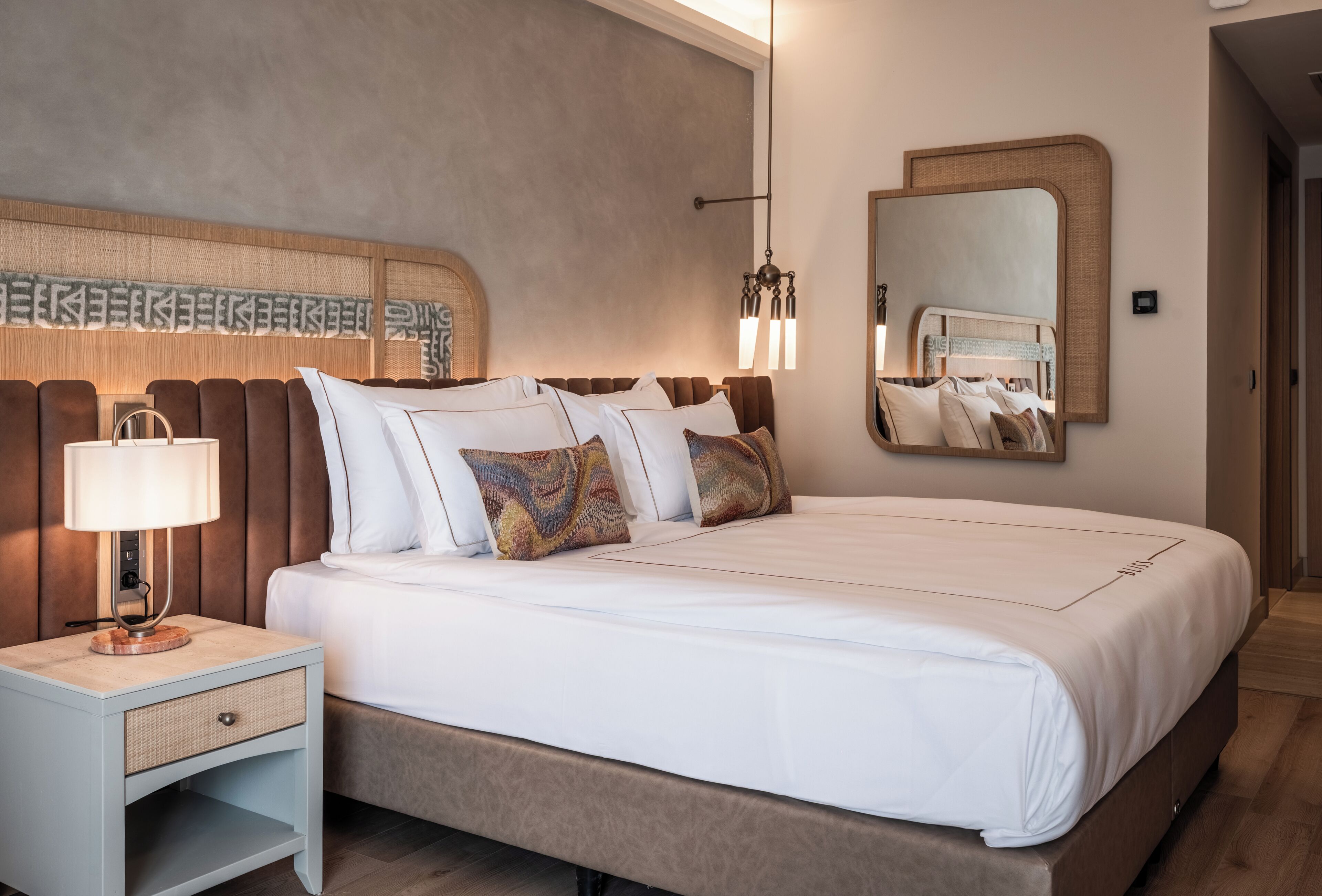 免費迷你吧、客房內保險箱、免費無線上網、床單