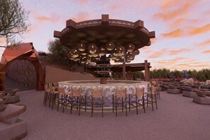 4 bars, bar en bord de piscine, bar de plage