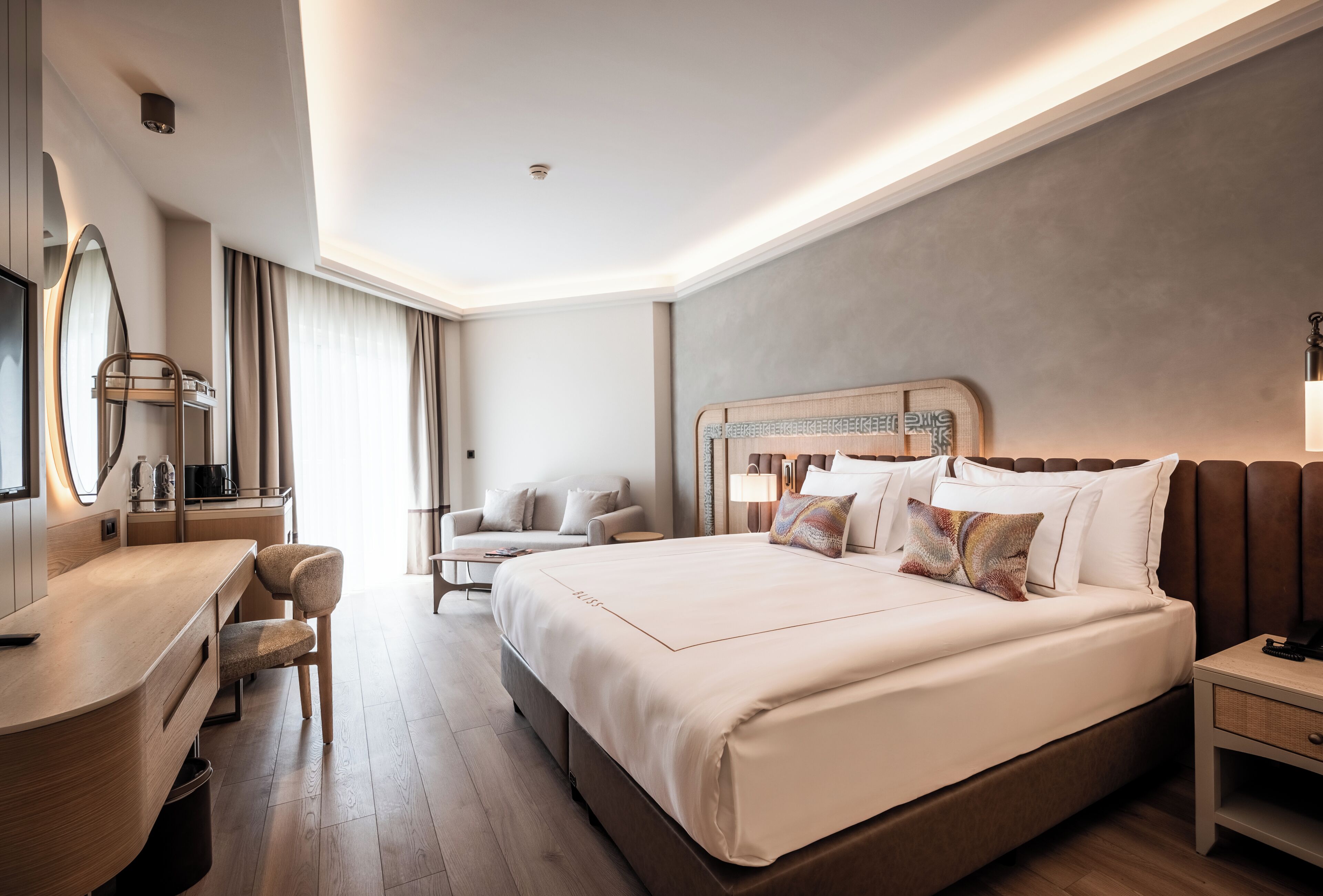 Deluxe Room Land view | 免費迷你吧、客房內保險箱、免費無線上網、床單