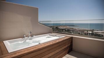 Deluxe Room Sea view | Balcón