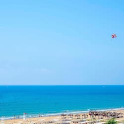 Private beach, sun-loungers, beach umbrellas, beach towels