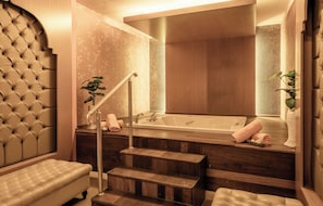 Badstue, boblebad, dampbad, tyrkisk bad/hamam og thailandsk massasje