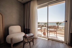Deluxe Room Sea view | 免費迷你吧、客房內保險箱、免費無線上網、床單