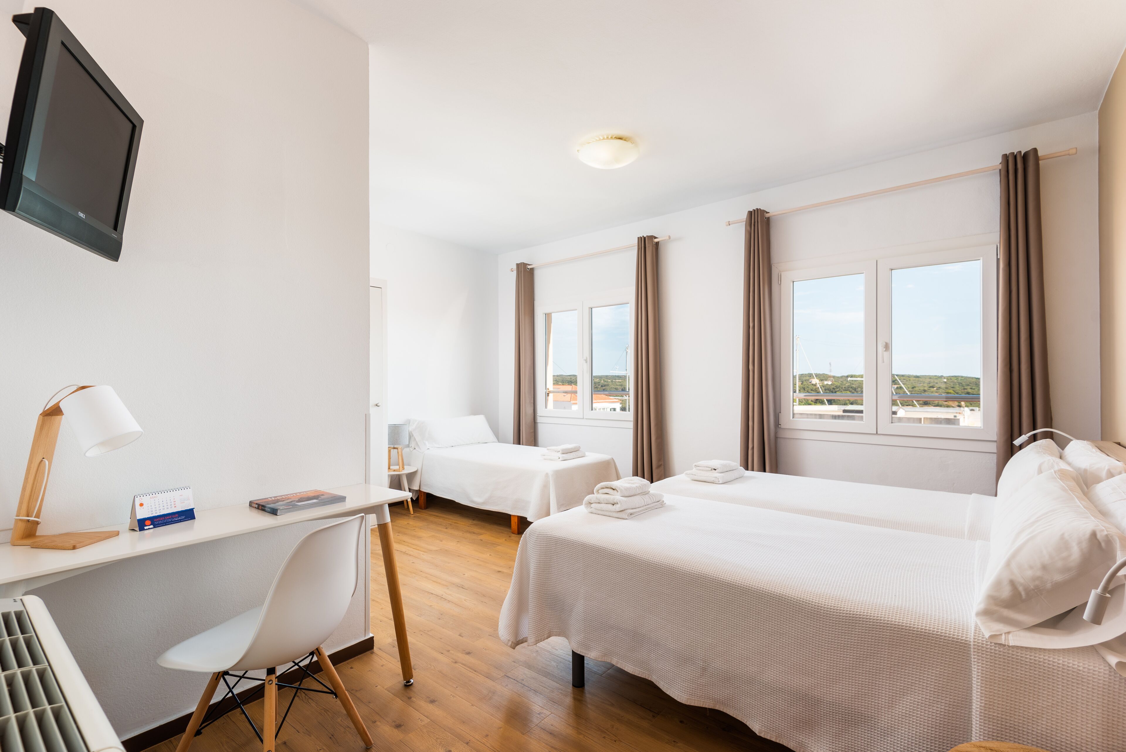 Down duvets, in-room safe, desk, blackout curtains