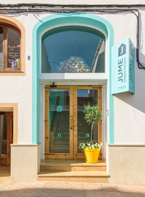 Property entrance - Hostal Jume - Urban Rooms (Mahón)