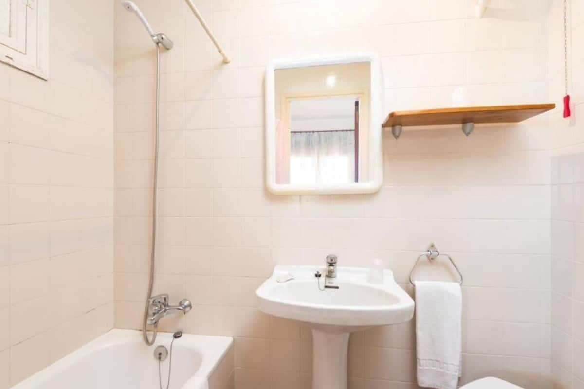 Family Triple Room | Bathroom