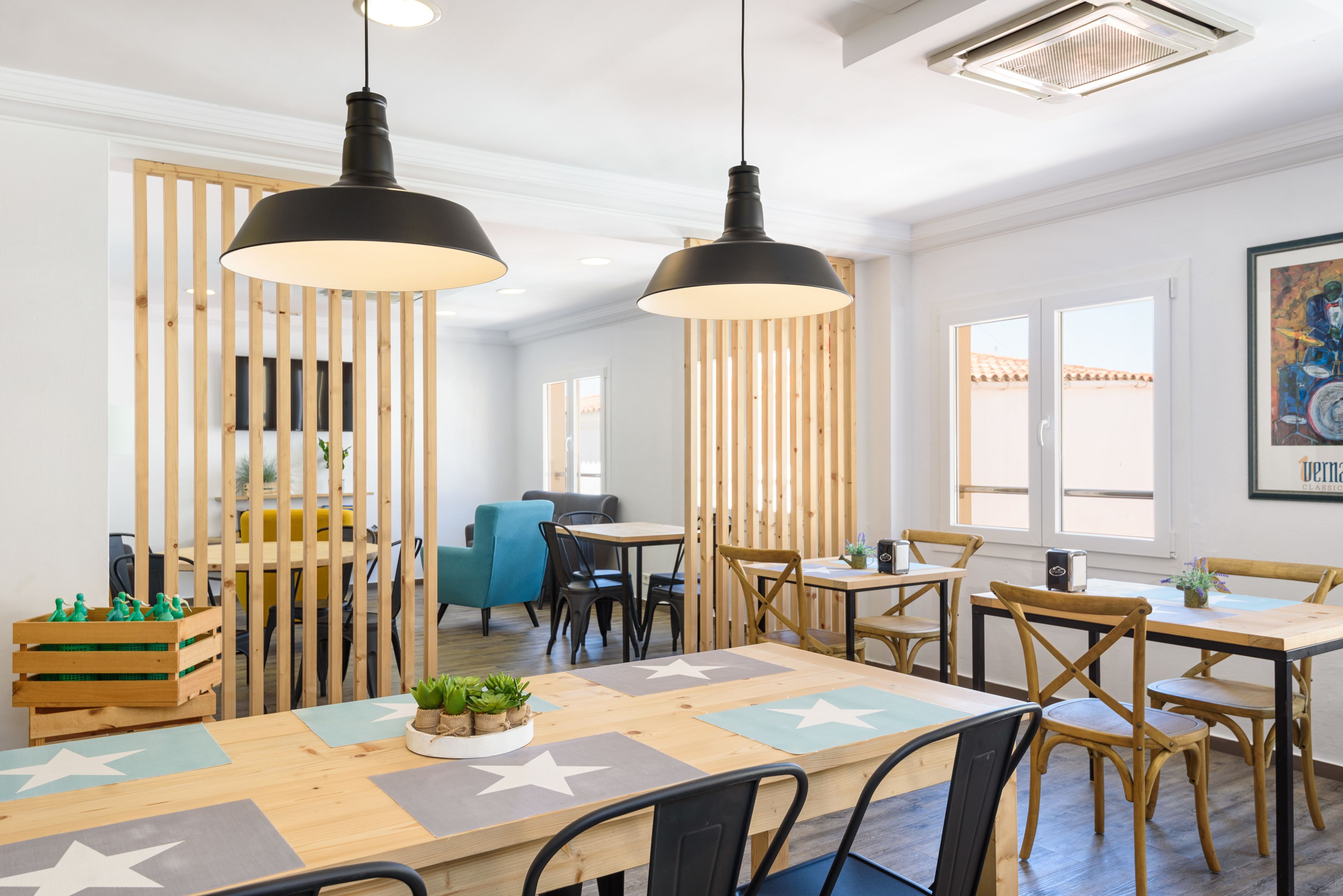 Daily full breakfast (EUR 10 per person)