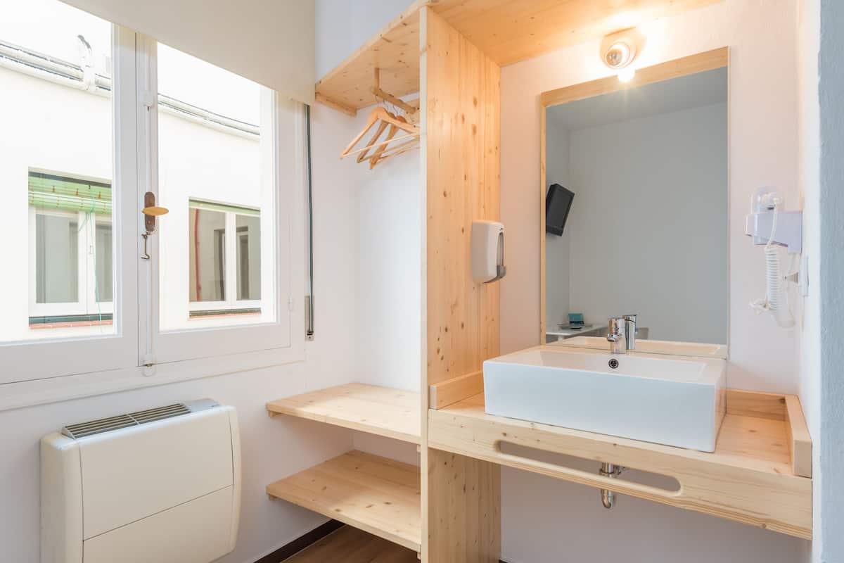 Single Room, 1 Single Bed | Bathroom sink